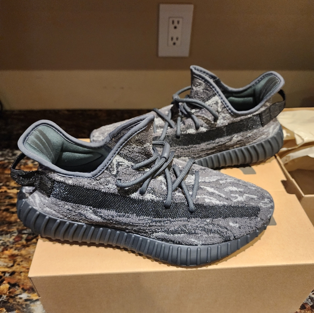 Yeezy Boost 350 V2